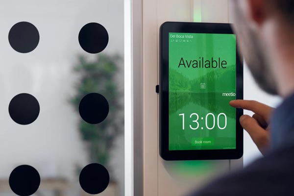 Interaktiv skärm för bokning av mötesrum